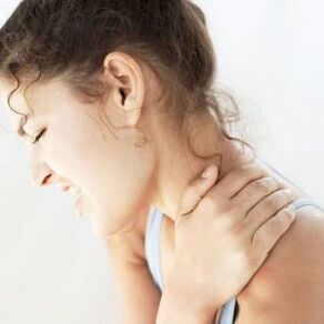 Đau nặng ở xương xương sống cổ tử cung